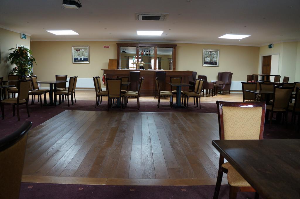 Jacksons Restaurant And Accommodation Роскомън Екстериор снимка